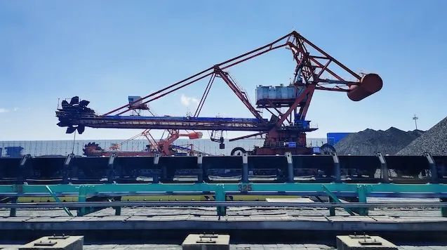实探绿色智能港口：5万吨级运煤船一天完成装货